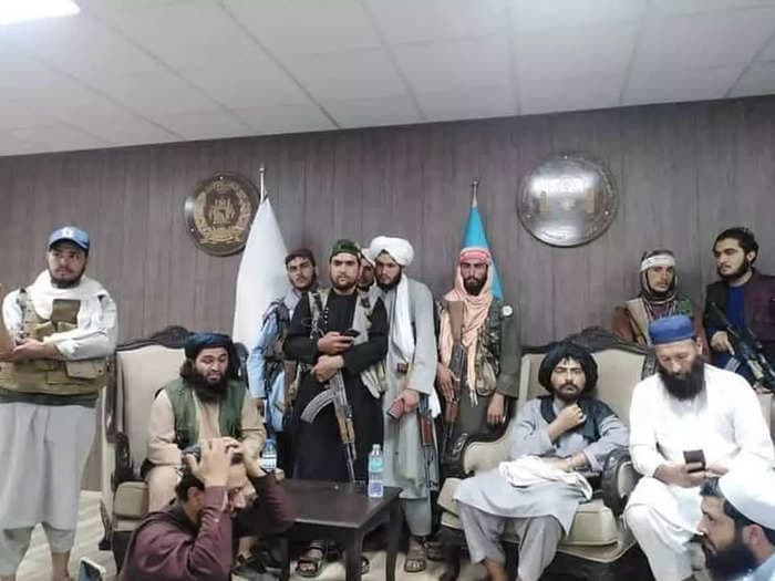 AK-47 लेकर अफगानिस्तान क्रिकेट बोर्ड के ऑफिस में घुसे तालिबानी, अब बोर्ड ने किया बड़ा ऐलान