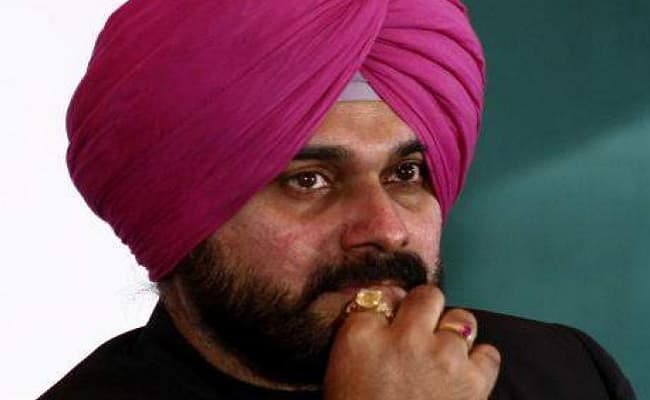 Navjot Singh Sidhu: सिद्धू का पंजाब कांग्रेस अध्यक्ष पद से इस्तीफा,अमरिंदर सिंह ने दी ये प्रतिक्रिया...