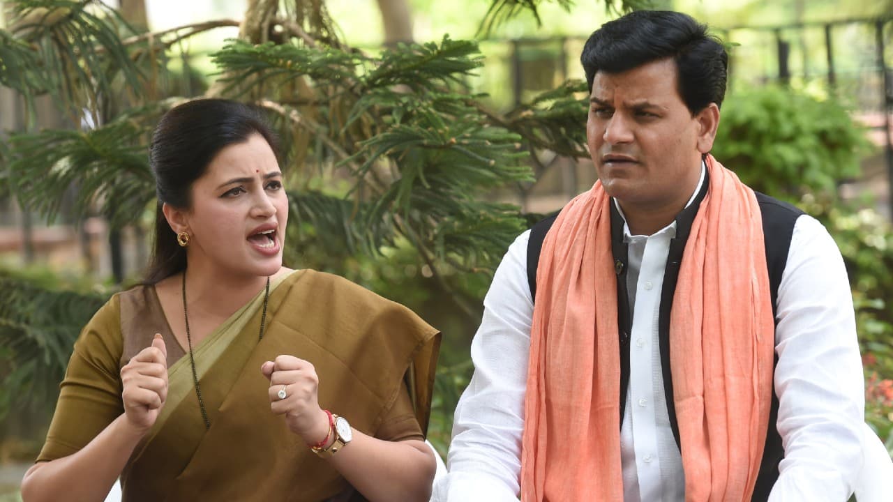 उद्धव पर नवनीत राणा का बड़ा हमला- शिवसेना ने हिंदुत्व को छोड़ा, 10 जनपथ के निर्देश पर कर रही काम