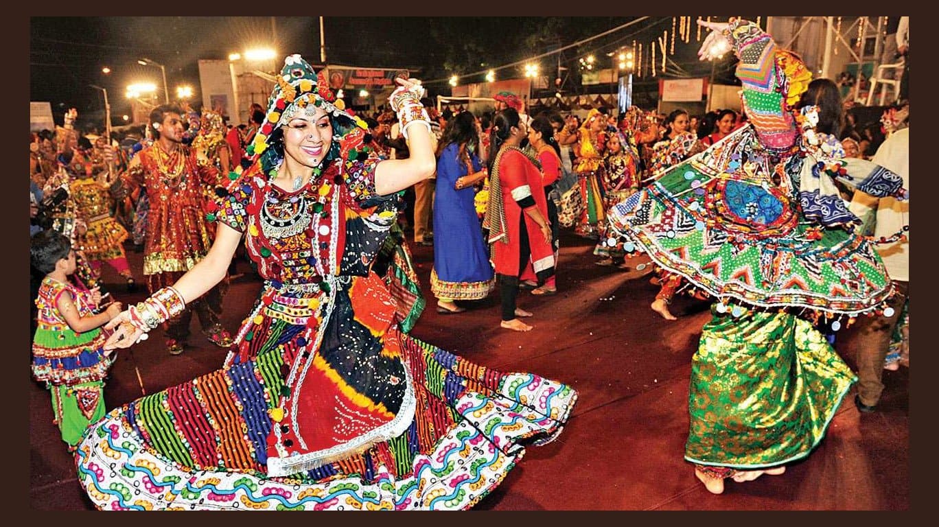 Durga Puja 2020 : कोरोना वायरस ने बदली त्योहारों की रंगत, अब गरबे भी हुए ऑनलाइन