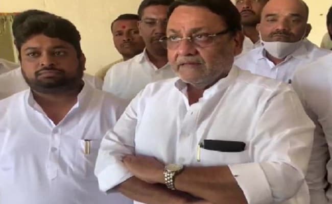 रियाज भाटी के साथ क्यों दिखते हैं फडणवीस? देवेन्द्र के संरक्षण में चल रहा था जाली नोटों का खेलः नवाब मलिक