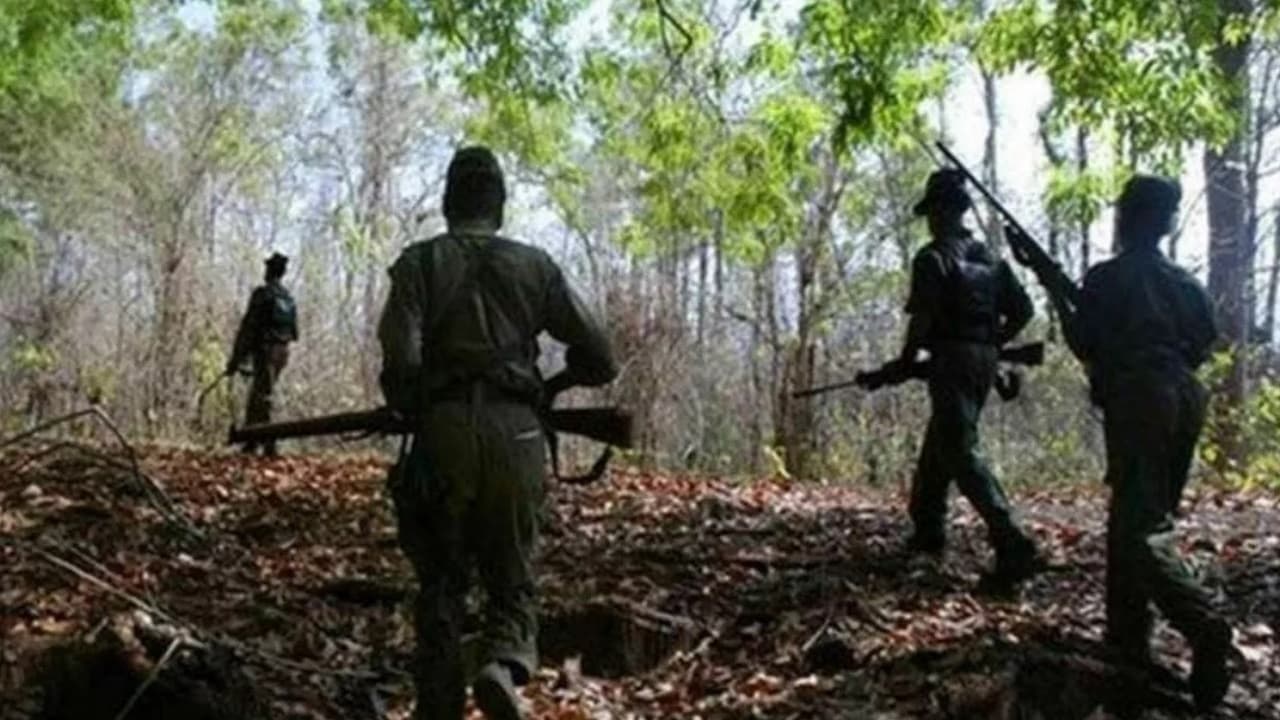 बिहार: तुम्हारी मृत्युदंड की सजा कम की है...10 लाख रुपये दो हर्जाना, राजद नेता से नक्सलियों ने मांगी रंगदारी