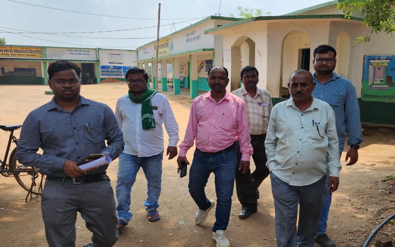 झारखंड : डुमरी उपचुनाव को लेकर पुलिस प्रशासन मुस्तैद, नावाडीह बीडीओ ने विभिन्न कलस्टर का किया निरीक्षण