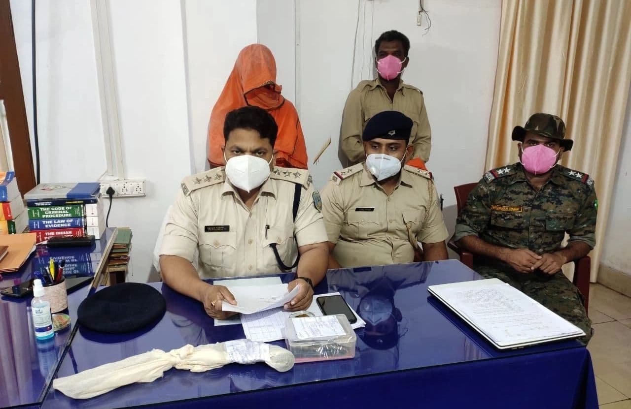 नक्सलियों के खिलाफ चतरा पुलिस को मिली सफलता, हथियार के साथ लेवी वसूलने वाला राजेंद्र गंझू गिरफ्तार