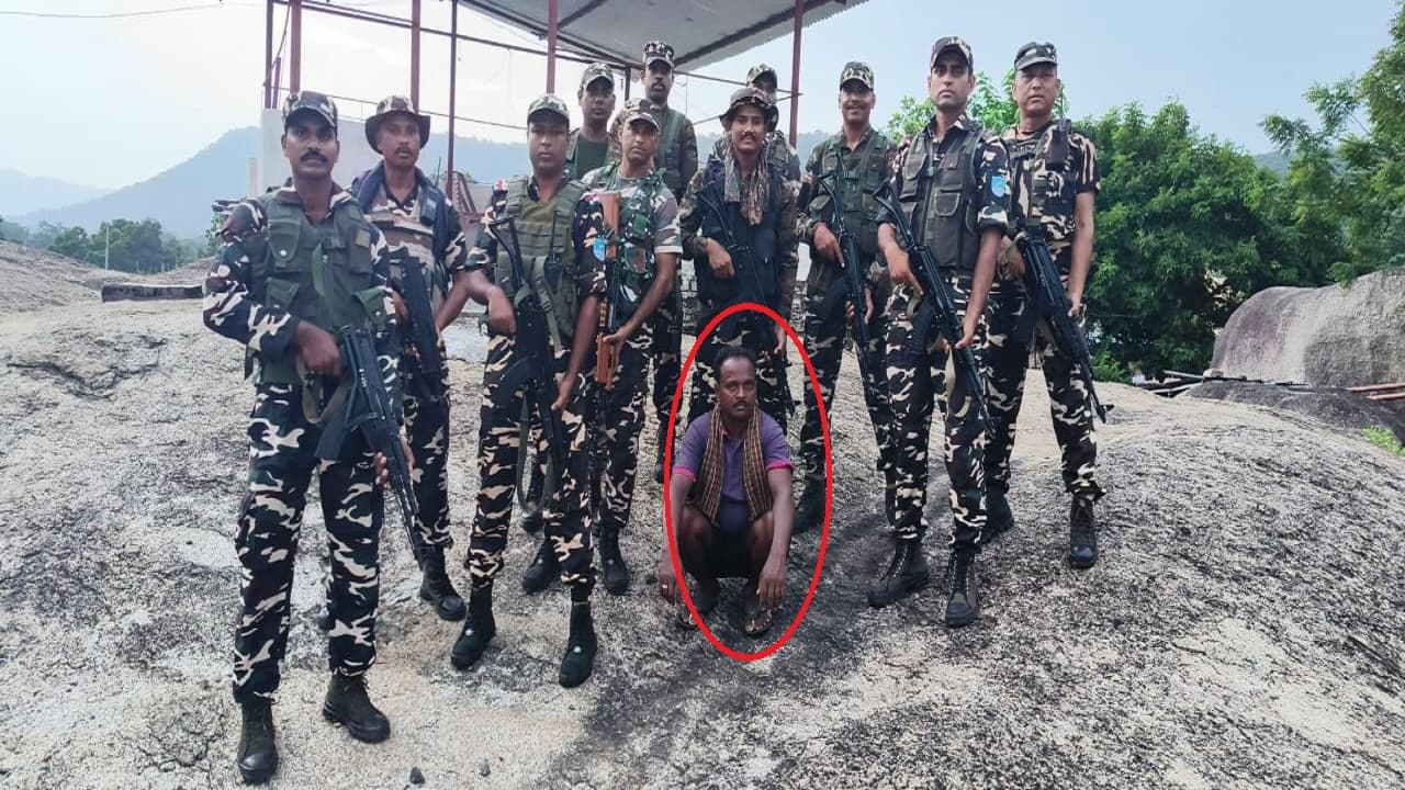 बिहार: जमुई में DM- SP के काफिले पर हमला करने वाला नक्सली धराया, इंस्पेक्टर व मुखिया की हत्या का है आरोपी