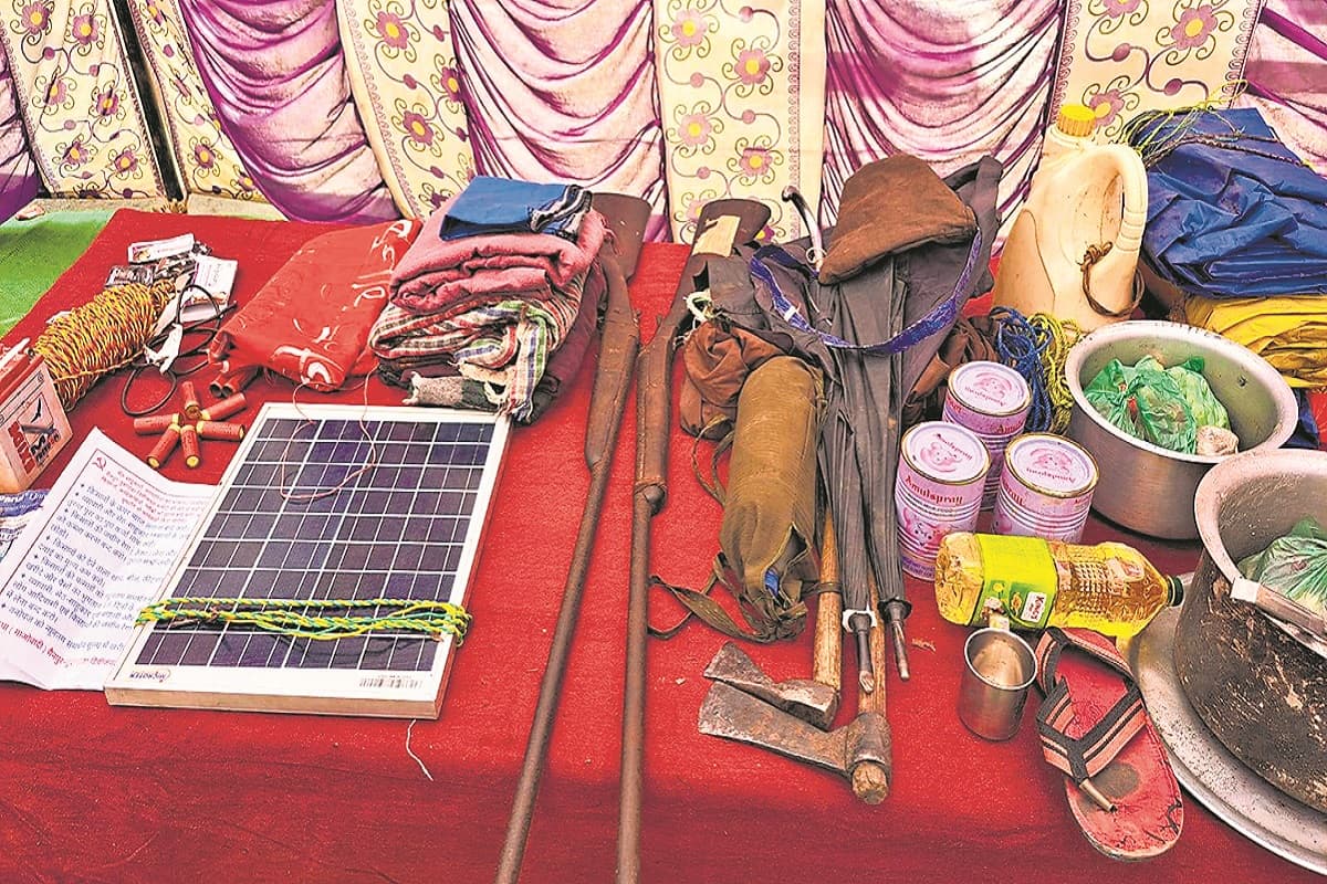 जमुई में नक्सलियों की सुरक्षा बलों को उड़ाने की
साजिश नाकाम, भारी मात्रा में विस्फोटक बरामद