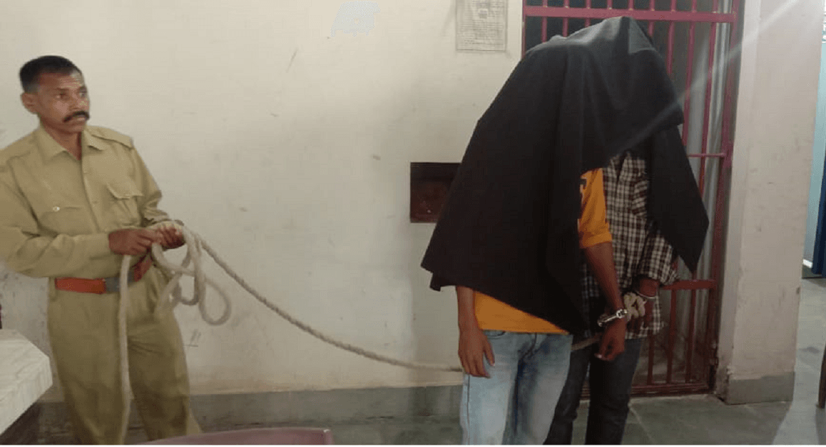 Jharkhand News : झारखंड से पीएलएफआई के दो नक्सली गिरफ्तार, हथियार के साथ नक्सली पर्चा भी बरामद