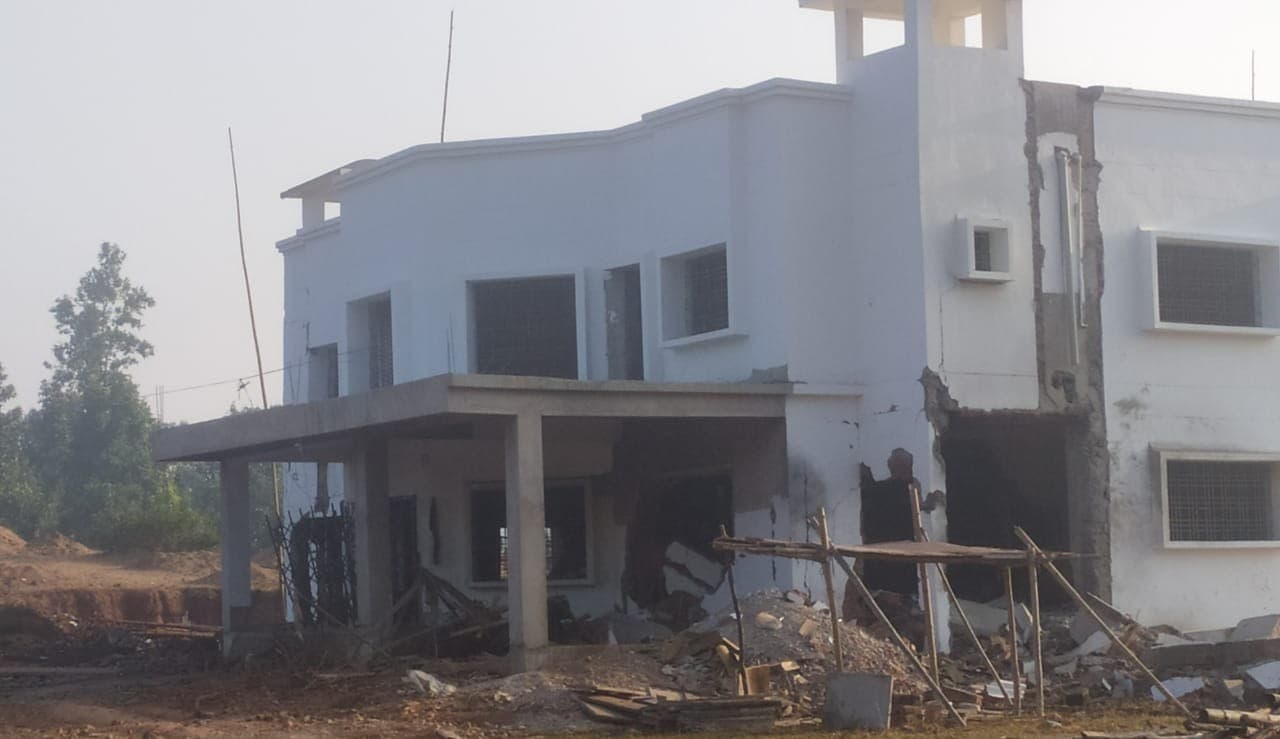 नक्सली बंद खत्म होते ही माओवादियों ने गुमला में दिया बड़ी घटना को अंजाम, कुरुमगढ़ थाना का भवन उड़ाया