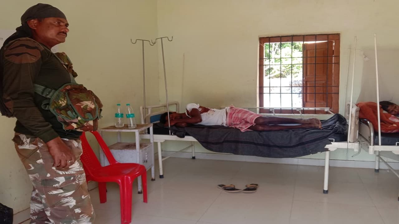 झारखंड में नक्सलियों ने की पूर्व साथी की पत्नी व बेटी की हत्या, पूर्व नक्सली घायल, रातभर रोता रहा मासूम