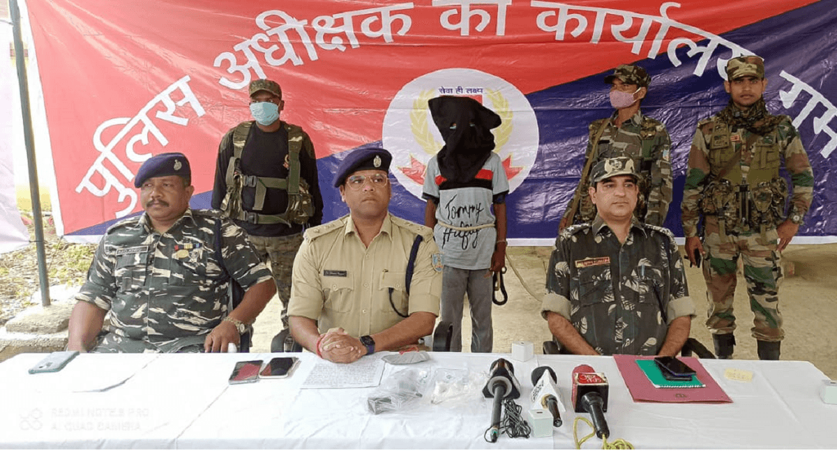 Jharkhand News : झारखंड से एक लाख का इनामी नक्सली अरेस्ट, आईइडी बम बनाने की सामग्री भी बरामद Jharkhand News : झारखंड से एक लाख का इनामी नक्सली अरेस्ट, आईइडी बम बनाने की सामग्री भी बरामद