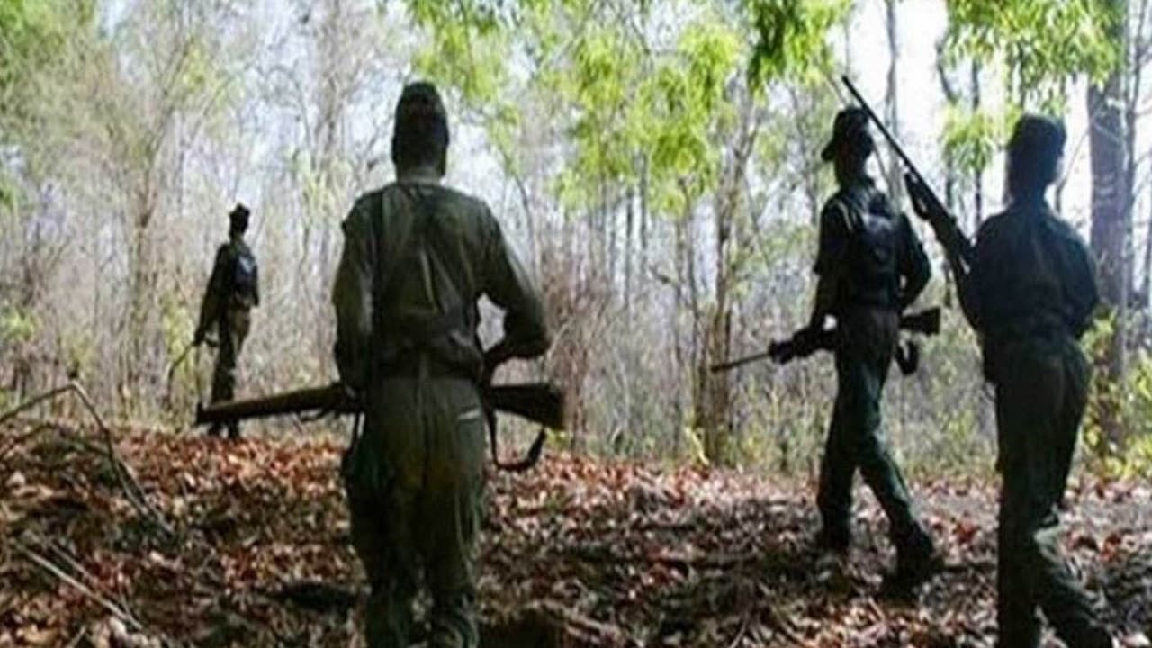 बिहार में नक्सलियों ने युवक को मौत के घाट उतारा, मुखबीरी के आरोप में परिवार के 6 लोगों की कर चुके हैं हत्या