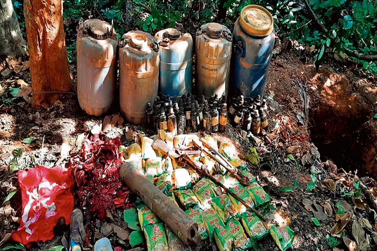 पश्चिम बंगाल के बारुईपुर इलाके से भारी मात्रा में विस्फोटक सामग्री जब्त, 4 गिरफ्तार