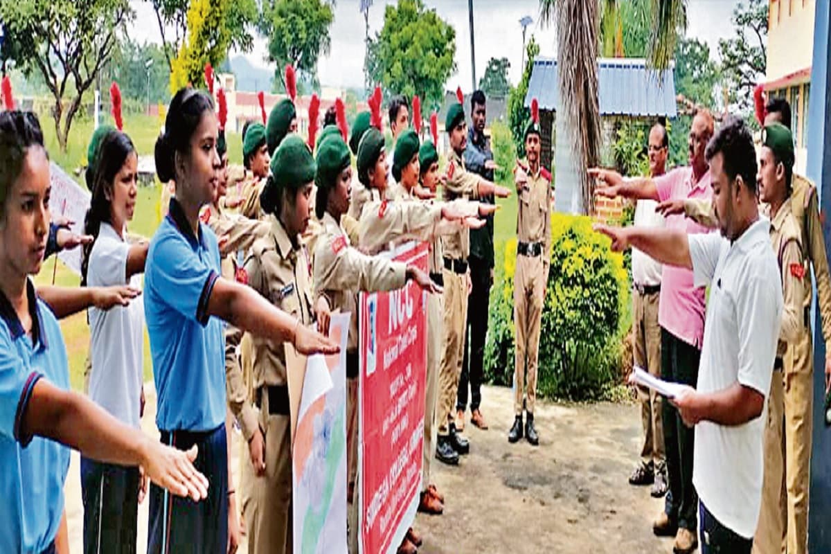 सिमडेगा में NCC कैडेट्स ने निकाली प्रभातफेरी