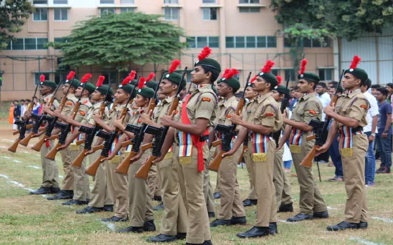 Indian Army Bharti : एनसीसी कर रहे उम्मीदवारों के लिए निकली भर्ती, यहां देखें योग्यता