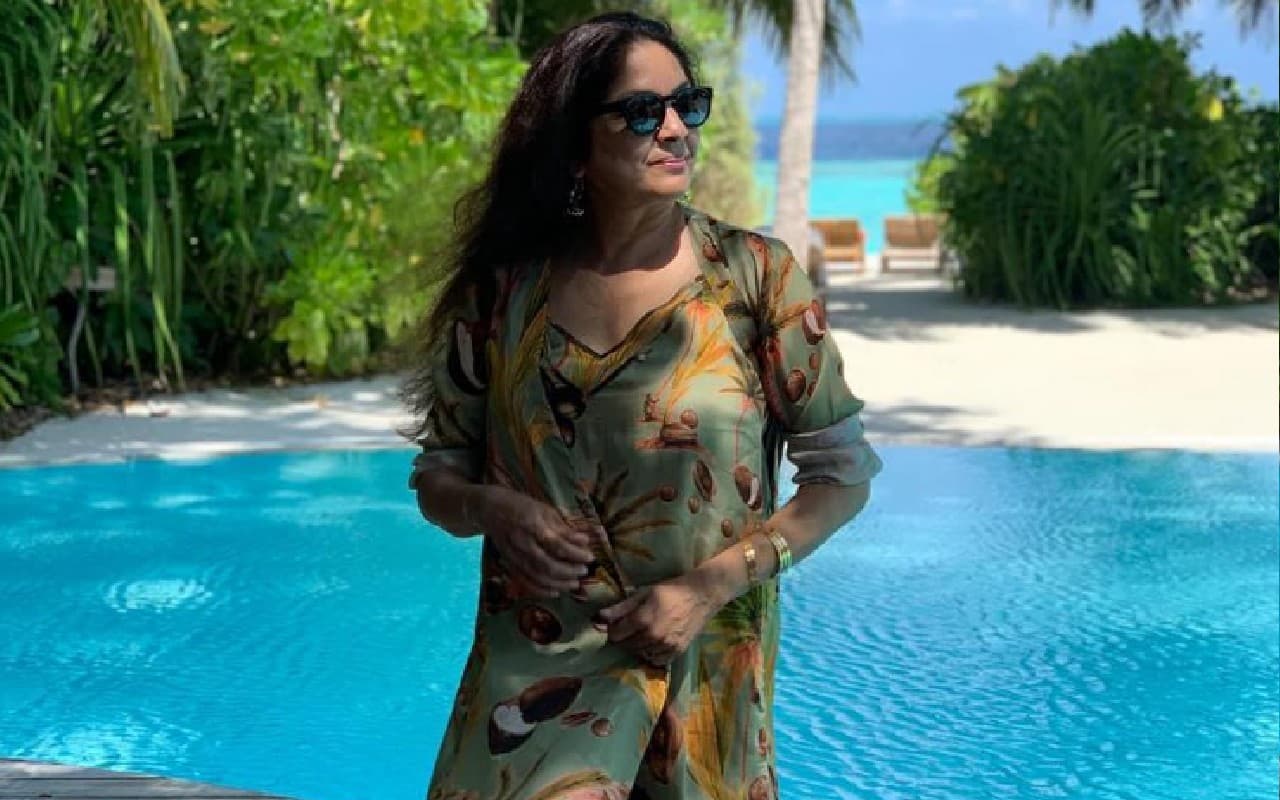 नीना गुप्ता ने 63 की उम्र में बड़ी हिम्मत कर पहनी ऐसी ड्रेस, सोशल मीडिया पर जमकर हो रही चर्चा, VIDEO