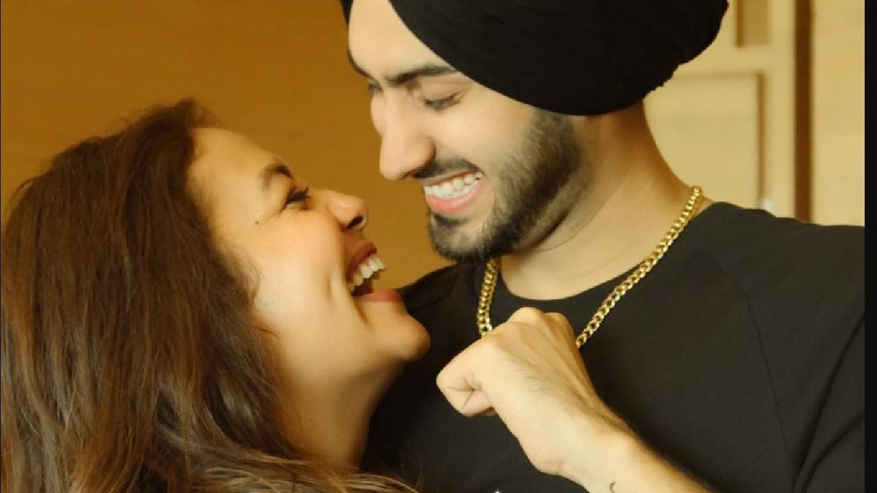Neha Kakkar Pregnant: मां बनने वाली हैं नेहा कक्कड़! खुद सिंगर ने खोला राज
