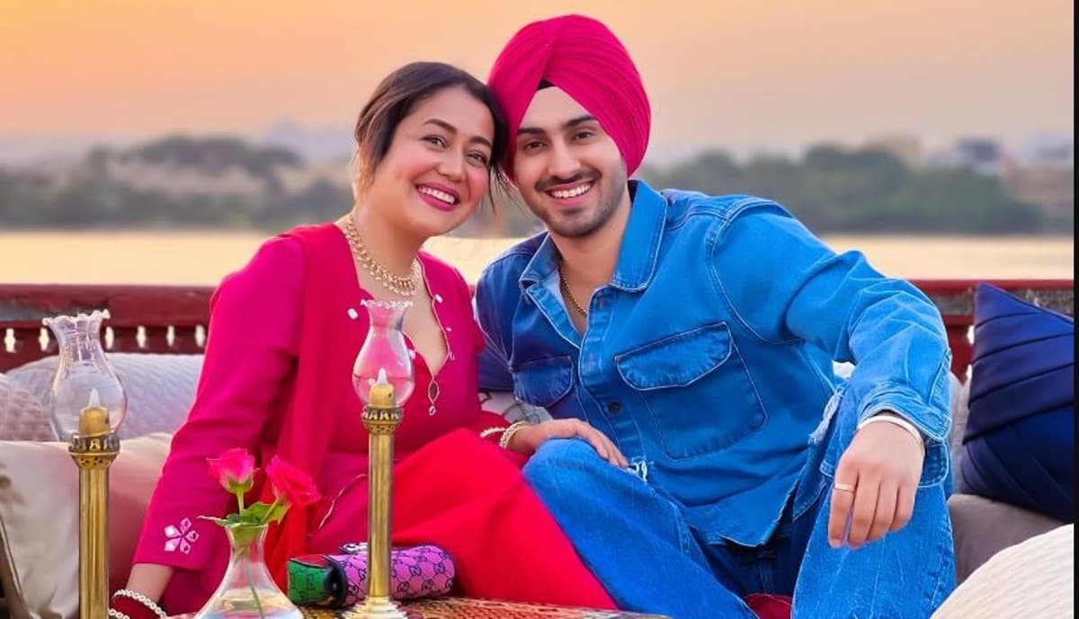 नेहा कक्कड़ के पति रोहनप्रीत का आईफोन, सोने की अंगूठी और एप्पल वॉच होटल से चोरी, जांच में जुटी पुलिस