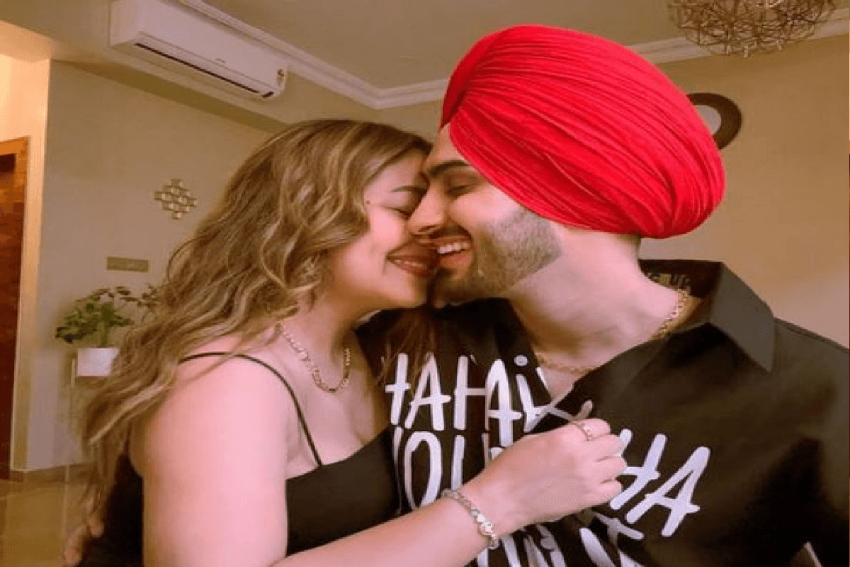 मुनव्वर फारूकी के बाद बॉलीवुड की इस पॉपुलर सिंगर को मिली धमकी, निहंग सिंह बोले- नहीं माने तो सबक सिखाएंगे