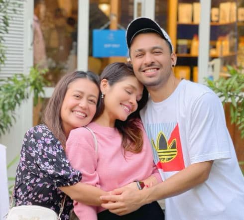 बेहद सस्ती है नेहा कक्कड़ की ये फ्लोरल ड्रेस, इतने में आप भी ला सकती हैं घर