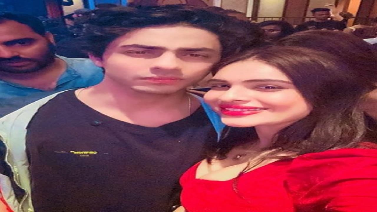 शाहरुख खान के बेटे के साथ भोजपुरी एक्ट्रेस नेहा मलिक की तस्वीर वायरल, जानें आर्यन खान क्यों हुए ट्रोल