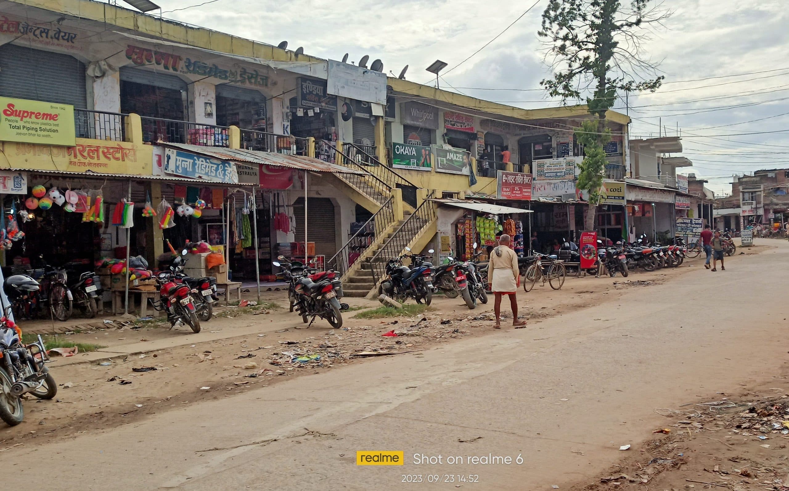नेपाल में हिंसाः भारत से लगी तमाम सीमा चौकियों का बैरियर बंद, जानें क्या है लेटेस्ट अपडेट..