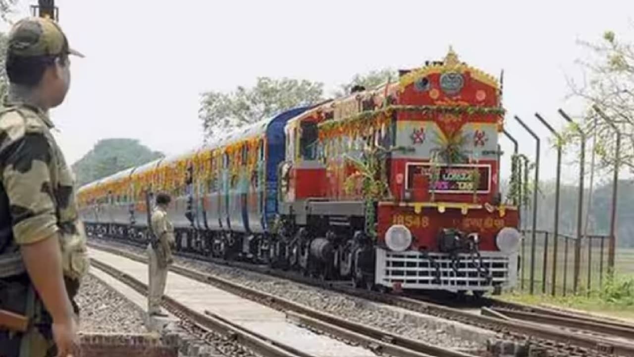 Indo-Nepal Relation: अब ट्रेन से कर सकेंगे नेपाल की यात्रा,जयनगर से बिजलपुरा तक रेल परिचालन का आज होगा उद्घाटन Indo-Nepal Relation: अब ट्रेन से कर सकेंगे नेपाल की यात्रा,जयनगर से बिजलपुरा तक रेल परिचालन का आज होगा उद्घाटन