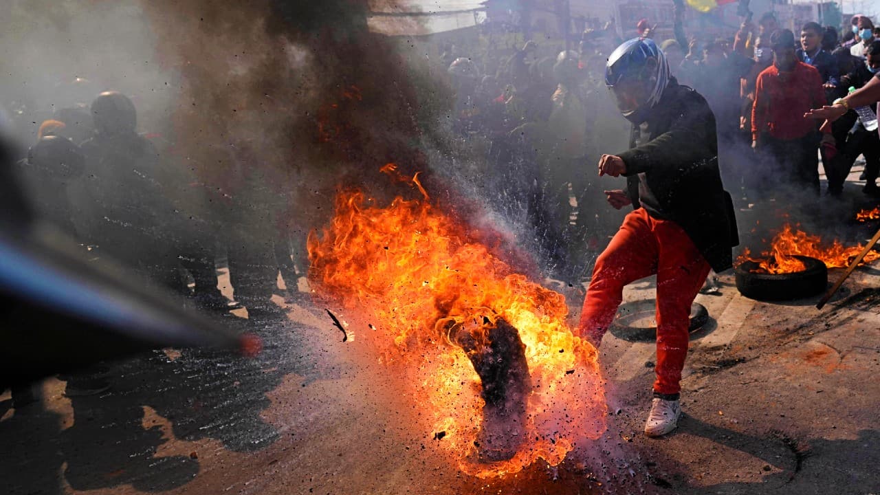 अमेरिकी परियोजना MCC के खिलाफ नेपाल में प्रदर्शन तेज, संसद के बाहर पुलिस ने आंसू गैस के गोले, बुलेट दागे