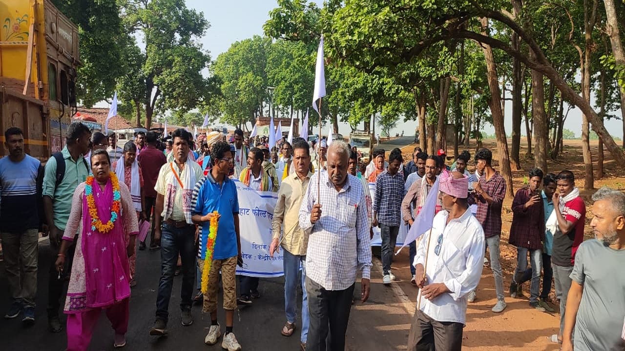 नेतरहाट फील्ड फायरिंग रेंज रद्द करने की मांग, 'जान देंगे, जमीन नहीं' नारे के साथ शुरू हुई राजभवन पदयात्रा