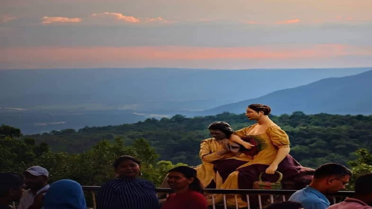 Jharkhand News: नेतरहाट की फिजाओं में तैरती है ब्रिटिश अफसर की बेटी मैग्नोलिया व गड़ेरिया की अमर प्रेम कहानी Jharkhand News: नेतरहाट की फिजाओं में तैरती है ब्रिटिश अफसर की बेटी मैग्नोलिया व गड़ेरिया की अमर प्रेम कहानी