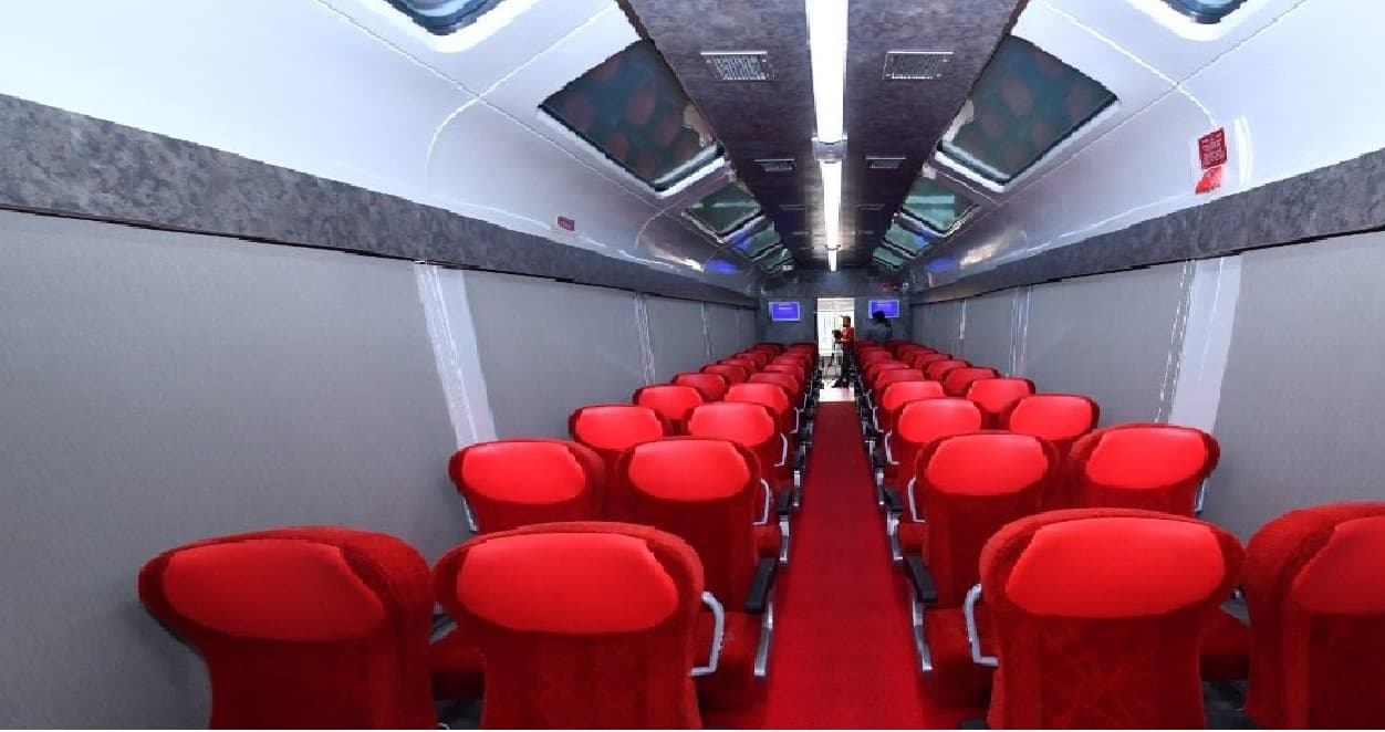 IRCTC Indian Railway News : 44 सीटों वाला विस्टाडोम कोच, ट्रेन यात्रा के साथ लें पर्यटन का मजा, जानें क्या है इसकी खासियत