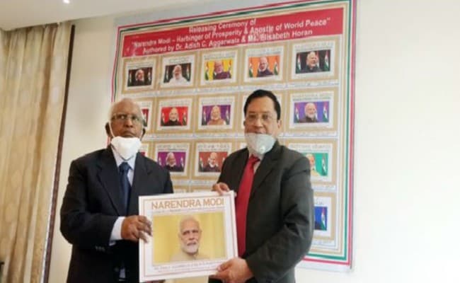 प्रधानमंत्री नरेंद्र मोदी के जीवन पर लिखी नयी पुस्तक का विमोचन