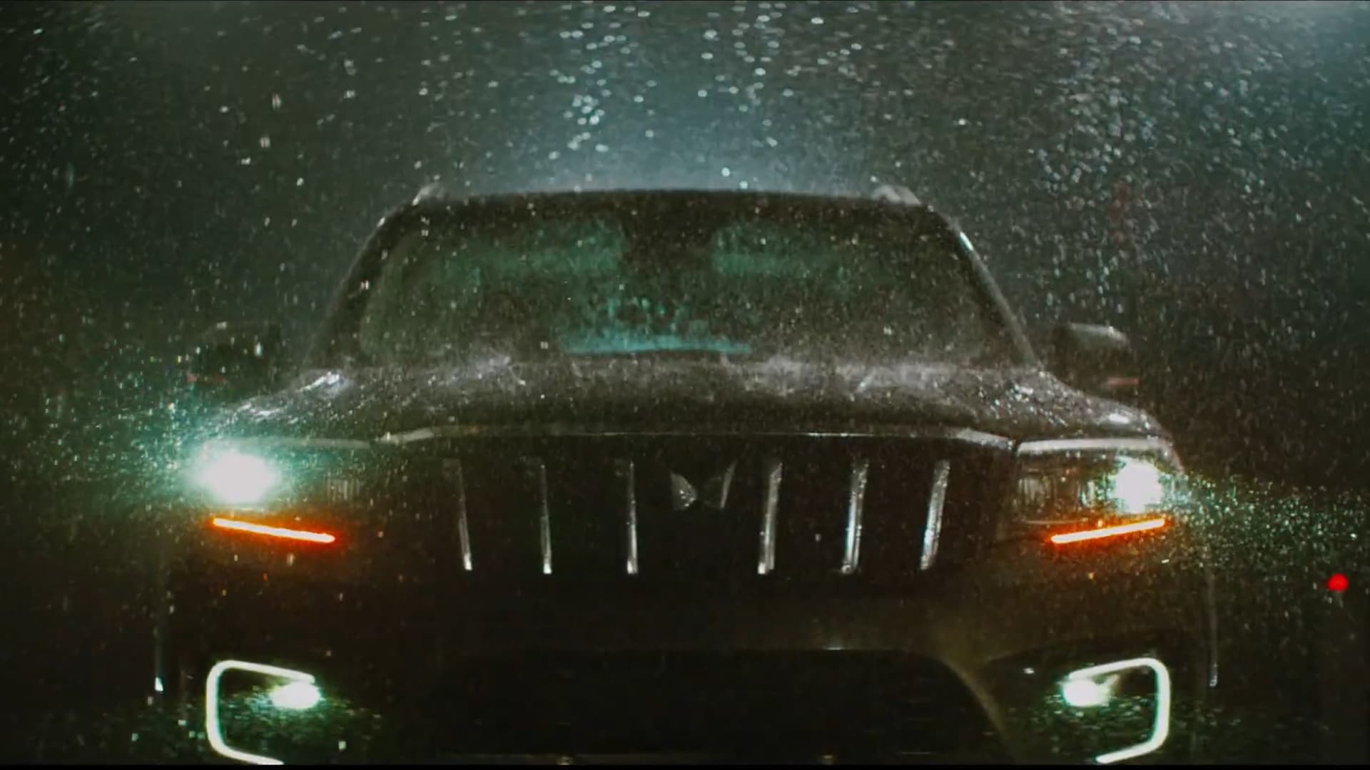 Mahindra की इन तीन SUVs पर ग्राहकों ने जमकर लुटाया प्यार, अक्टूबर में हुई जबरदस्त बिक्री