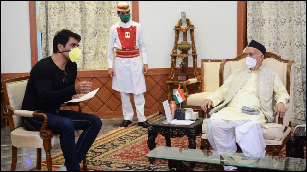 महाराष्ट्र के राज्यपाल से मिले सोनू सूद, खूब मिली तारीफें, गवर्नर ने कहा- हर संभव करेंगे मदद