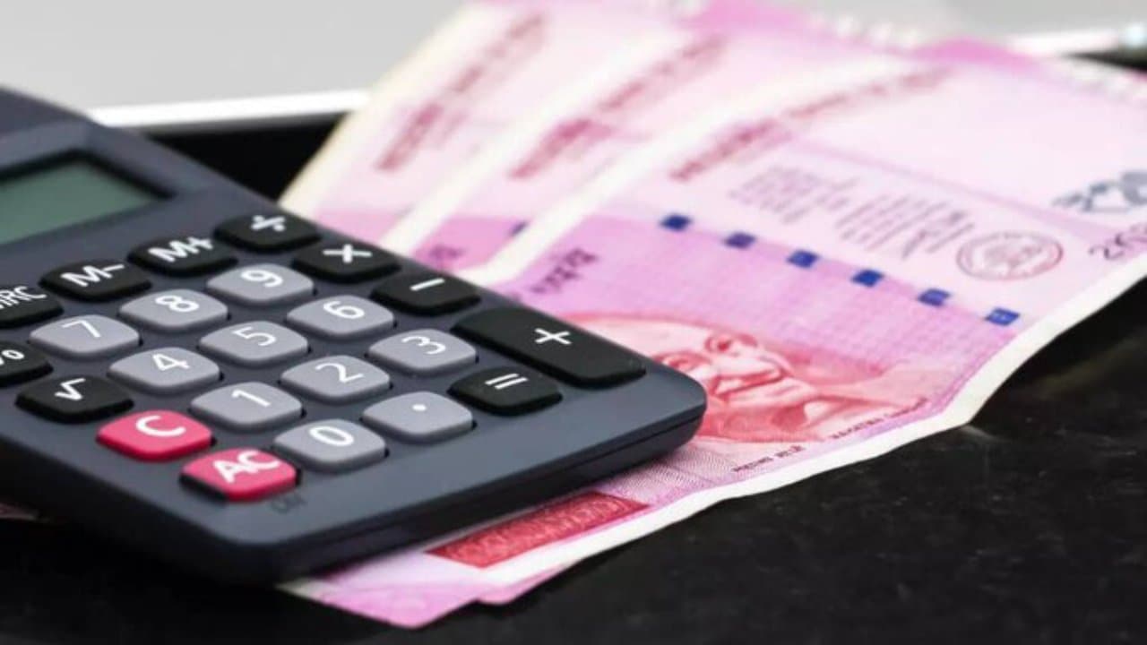 New Tax Regime : भारत में नई कर व्यवस्था आज से लागू, जानें अहम बदलाव