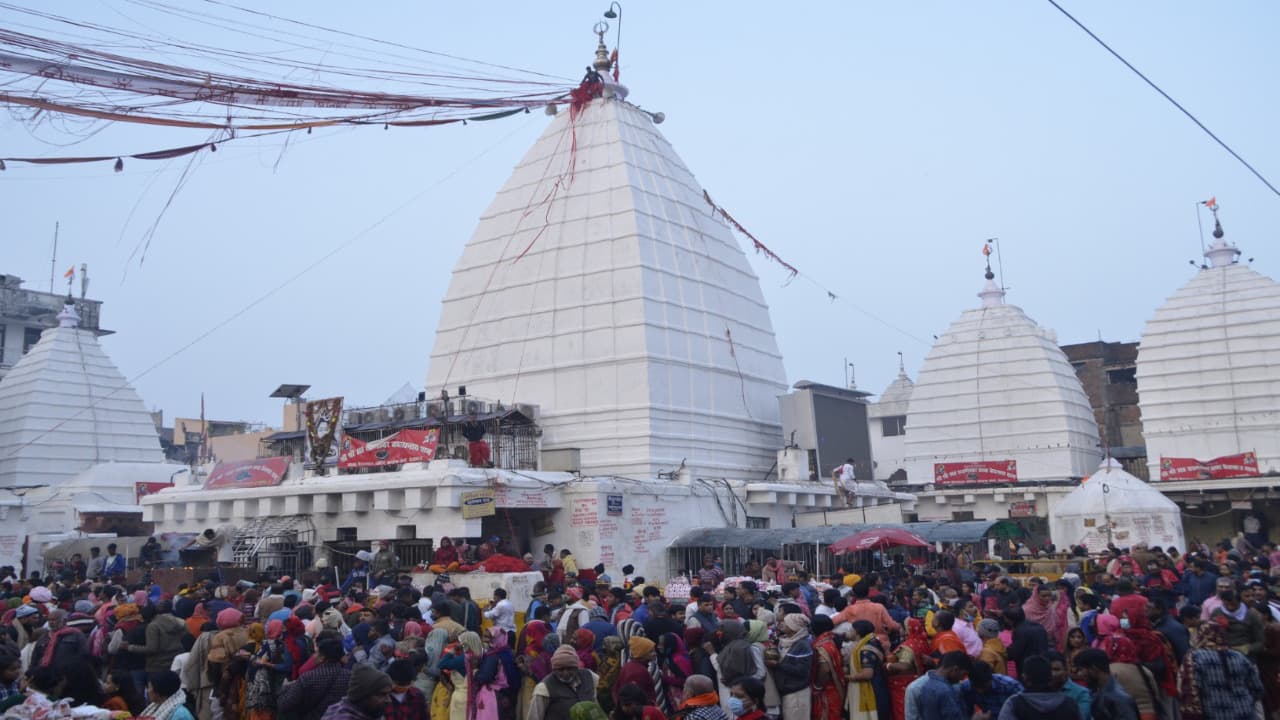 नये साल पर बाबा मंदिर में श्रद्धालुओ की उमड़ेगी भीड़, क्यू कांप्लेक्स से कतार में लगकर करना होगा जलार्पण