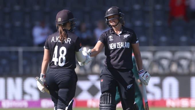 Cricket News: पुरुष और महिला क्रिकेटरों को मिलेगा समान वेतन, न्यूजीलैंड क्रिकेट का बड़ा ऐलान Cricket News: पुरुष और महिला क्रिकेटरों को मिलेगा समान वेतन, न्यूजीलैंड क्रिकेट का बड़ा ऐलान
