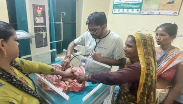 शर्मनाक: मिट्टी में दबा मिला जिंदा नवजात, रोने की आई आवाज तो खोद के बाहर निकाला