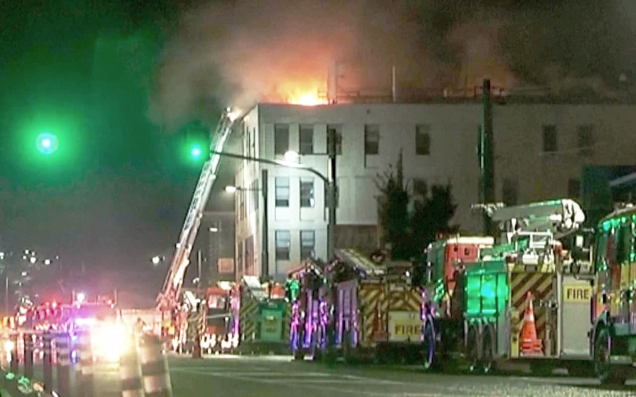 New Zealand: बहुमंजिला इमारत में लगी भीषण आग, 10 की मौत 52 लोगों के फंसे होने की आशंका