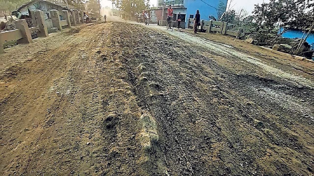 भागलपुर का NH-80 भ्रष्टाचार की गंगोत्री, 18 साल में खर्च हुए सवा अरब, खतरनाक गड्ढों में रोज पलट रहे वाहन