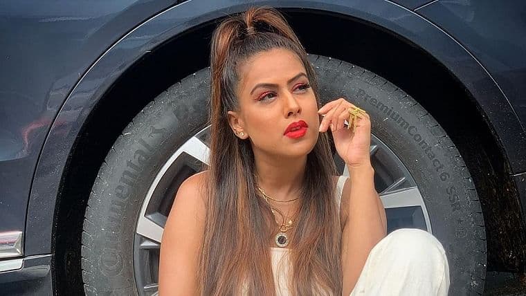 Nia Sharma ने रवि दुबे और सरगुन मेहता की  हाउस हेल्पर के साथ किया धमाकेदार डांस, यहां देखें Viral Video