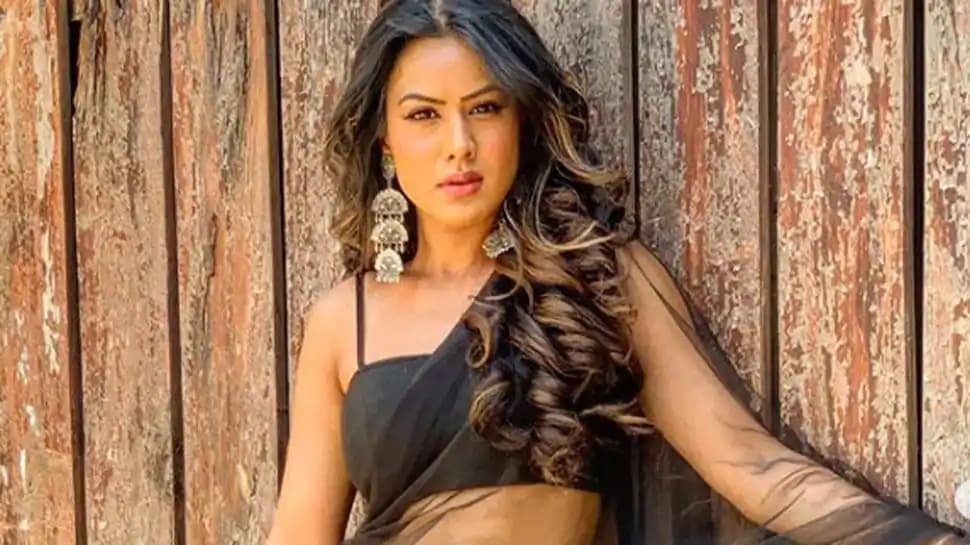 'नागिन' फेम निया शर्मा की ये तसवीरें वायरल, देखें एक्ट्रेस का स्टाइलिश अंदाज