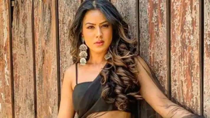 एक बार फिर इंटरनेट पर निया शर्मा की तसवीरों ने मचायी सनसनी, देखें फोटो