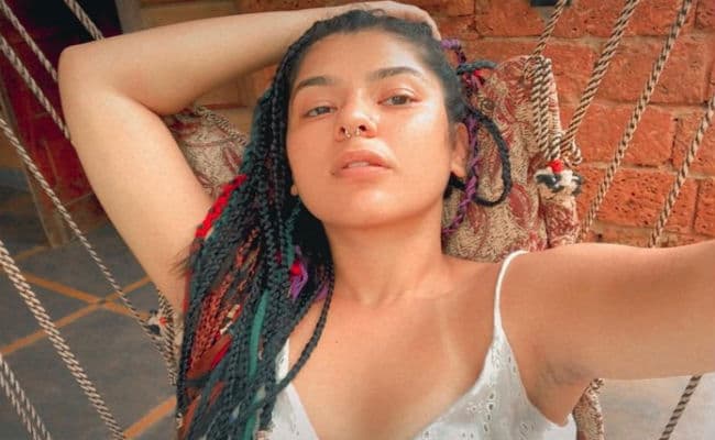 Taarak Mehta Ka Ooltah Chashmah : मल्‍टीकलर ड्रेस में पुरानी 'सोनू भिड़े' का दिखा बोल्‍ड अंदाज, देखें एक्‍ट्रेस की Viral Photos