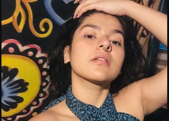 Taarak Mehta Ka Ooltah Chashmah की 'पुरानी सोनू' ने ग्लैमरस फोटोशूट से मचाया तहलका, फैंस बोले भिड़े अंकल आप...