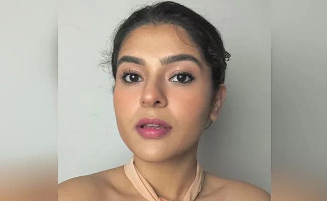 Taarak Mehta Ka Ooltah Chashmah : भिड़े की बेटी 'सोनू' बिकिनी पहने नदी में तैरती आई नजर, ग्लैमरस अंदाज पर फैंस फिदा