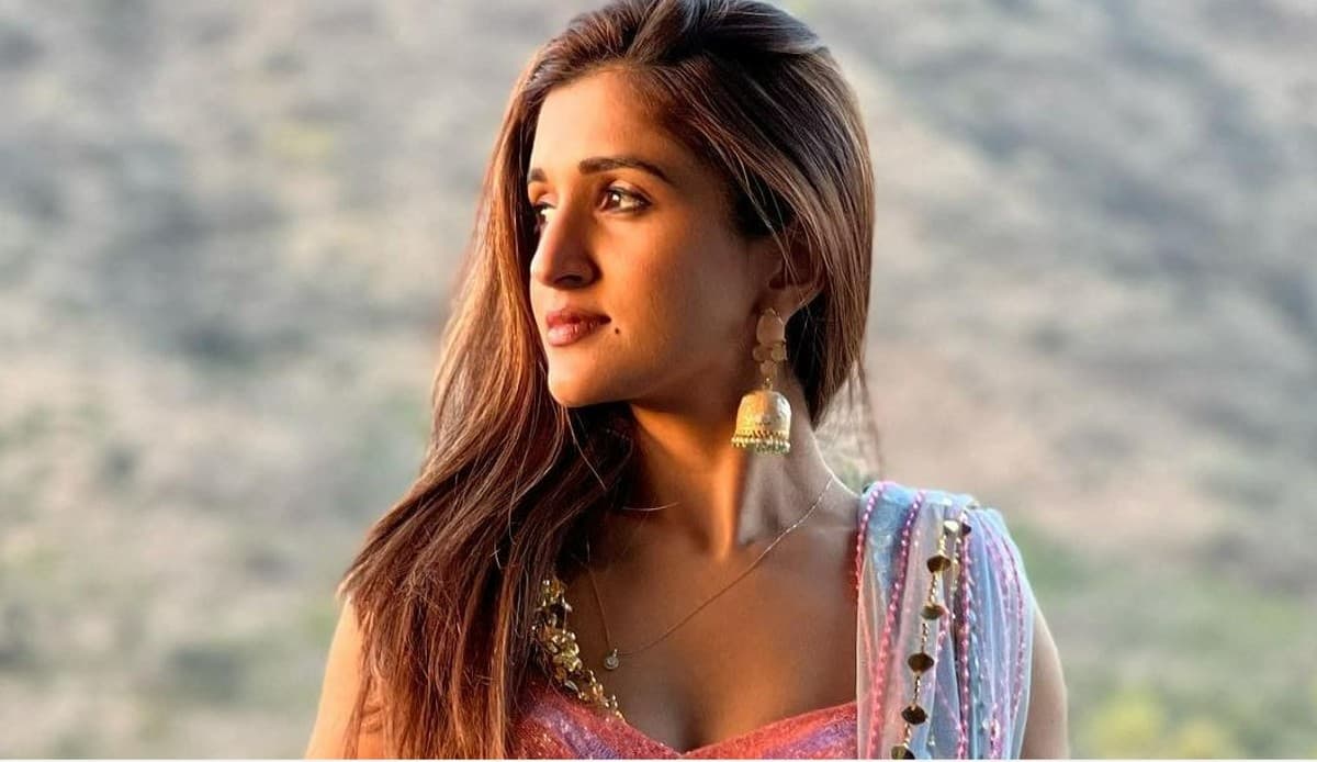 Anupamaa की किंजल ने ब्रालेट टॉप में शेयर की ये ग्लैमरस तसवीर, एक्ट्रेस की इन अदाओं पर दिल हार बैठे फैंस