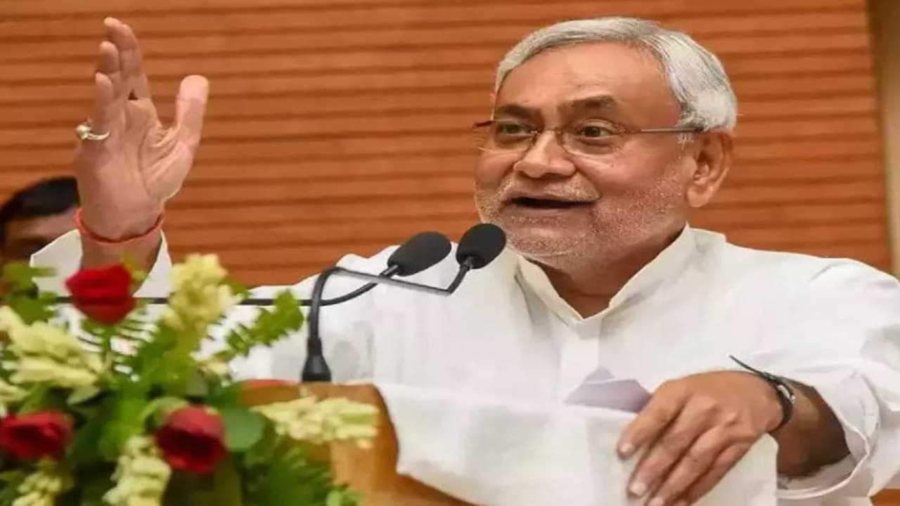 दूसरे राज्य के लोगों को बाहरी कहने पर नीतीश कुमार को आपत्ति, बोले- खुशी की बात है कि बिहार दे रहा सबको नौकरी