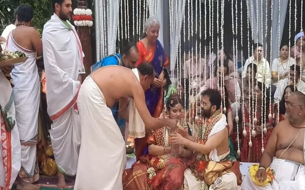 कौन हैं प्रतीक दोशी ? निर्मला सीतारमण की बेटी से हुई शादी, पीएम मोदी का भी जीता भरोसा