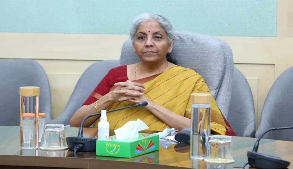 'रुपया फिसल नहीं रहा, बल्कि डॉलर हो रहा मजबूत', जानें निर्मला सीतारमण ने ऐसा क्‍यों कहा