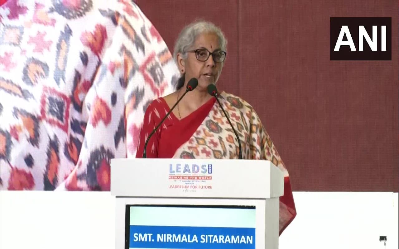 अगले पांच सालों में UPI का लक्ष्य हर दिन एक अरब लेनदेन, फिक्की लीड्स शिखर सम्मेलन में बोलीं वित्त मंत्री